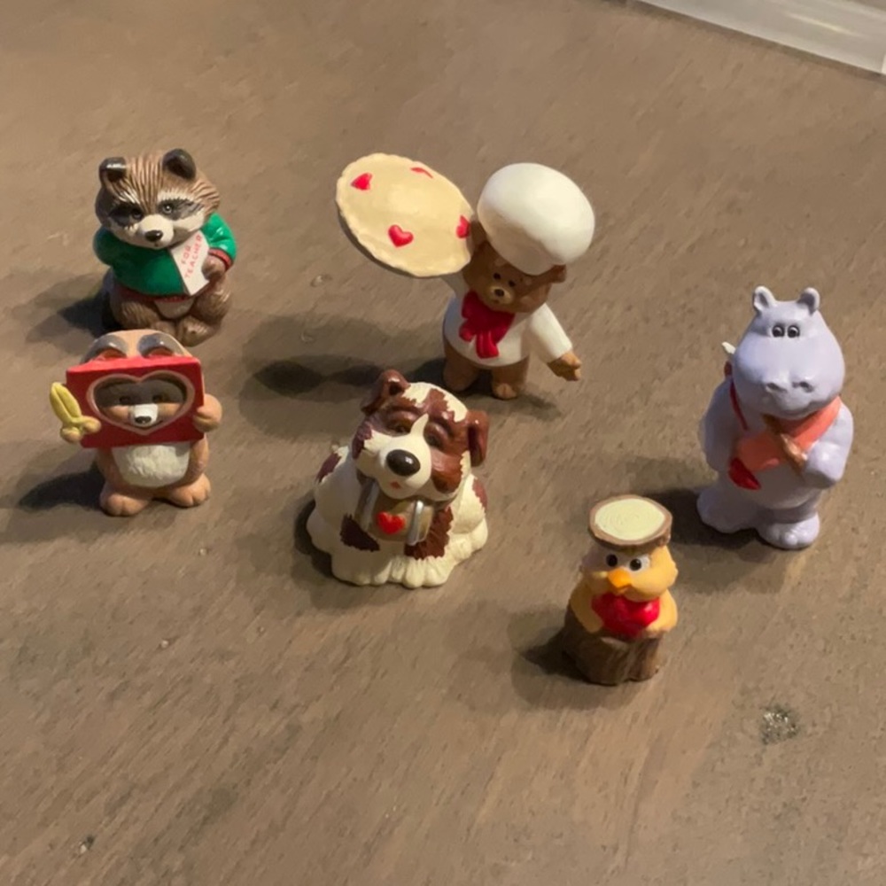 Hallmark Merry Miniatures Valentine’s Day lot of 6 figurines. Mint condition
